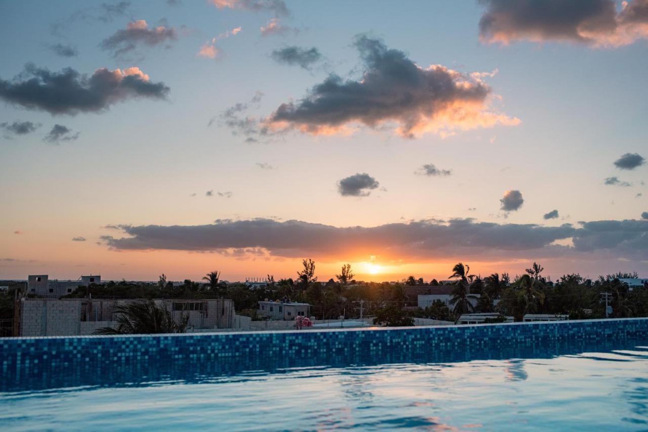 Hotel Mayari Holbox Bagian luar foto Sunset over Tulum