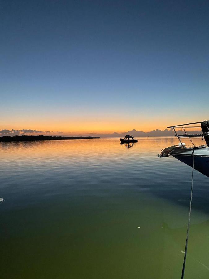 Hotel Mayari Holbox Bagian luar foto Sunset at the Marina