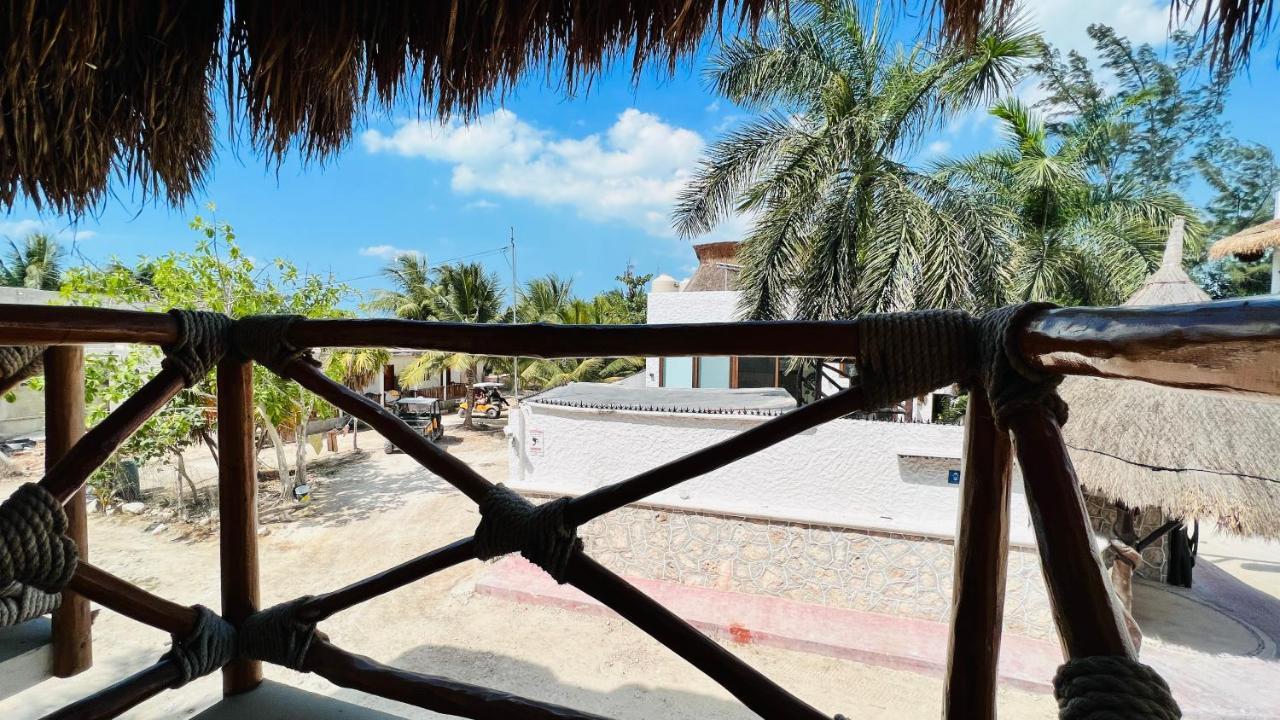 Hotel Mayari Holbox Bagian luar foto View of the beach from the hotel