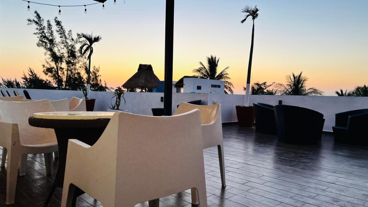 Hotel Mayari Holbox Bagian luar foto Rooftop bar in Tulum