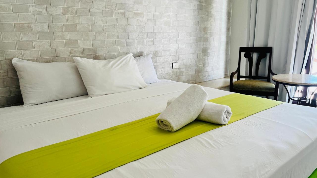 Hotel Mayari Holbox Bagian luar foto A bed runner