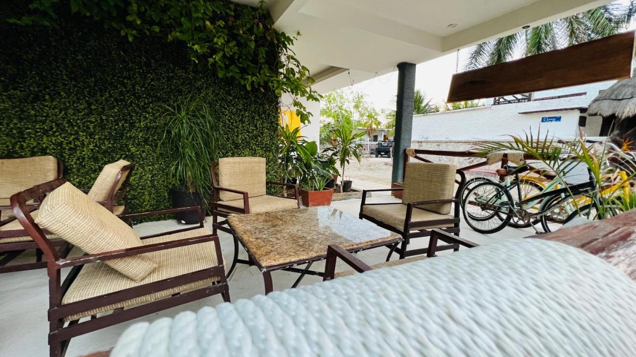 Hotel Mayari Holbox Bagian luar foto A 3D model of a patio