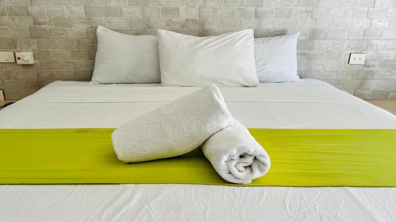 Hotel Mayari Holbox Bagian luar foto Bath towels on a bed