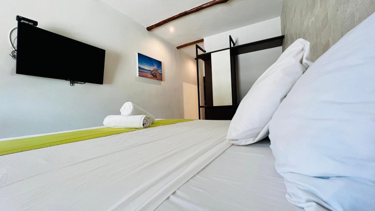 Hotel Mayari Holbox Bagian luar foto A room at the hotel